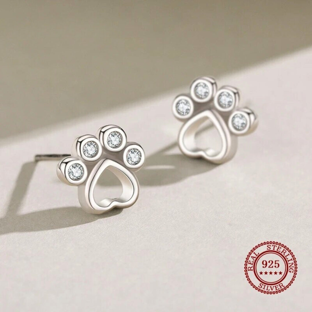 Orecchini a perno a forma di zampa in argento con zirconia