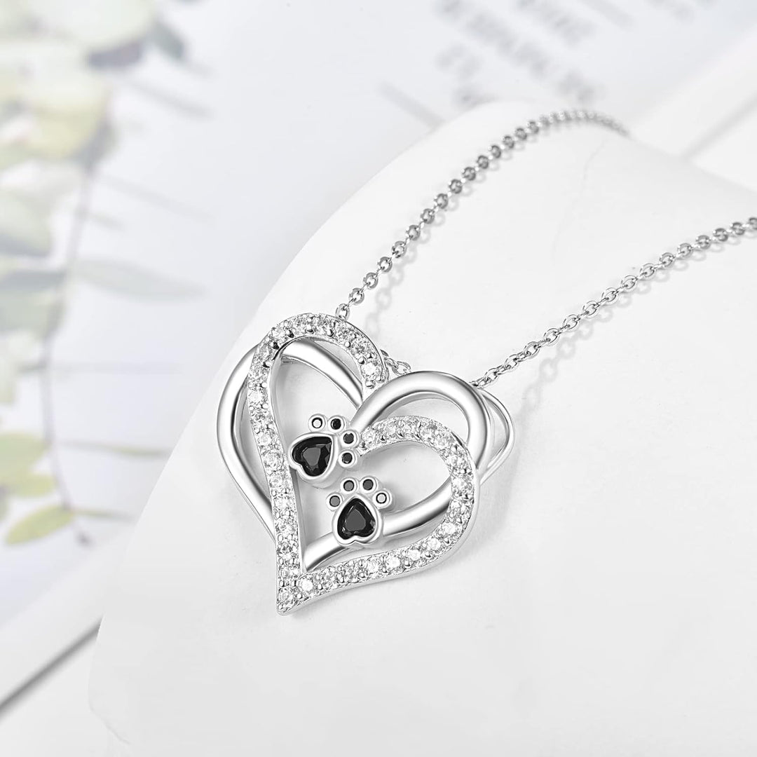 Collana a forma di cuore con zampa di cane