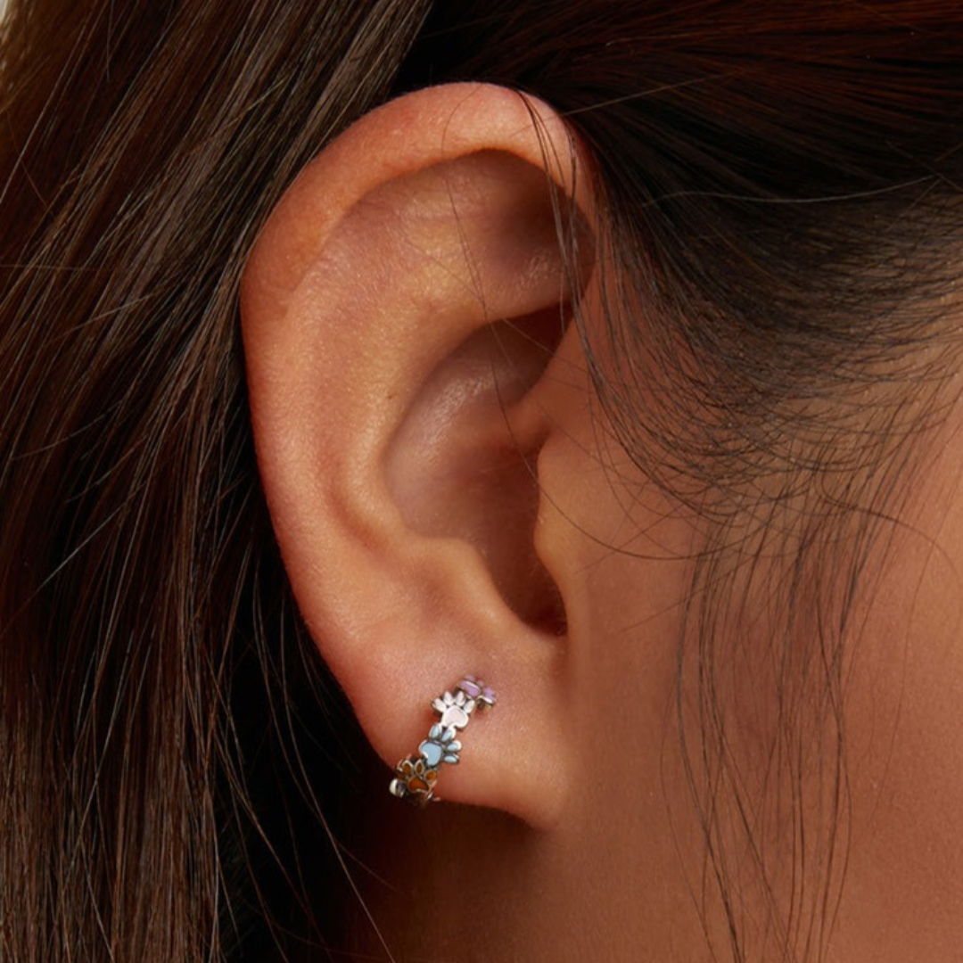 Orecchini a Cerchio con Zampa Colorata in Argento Sterling