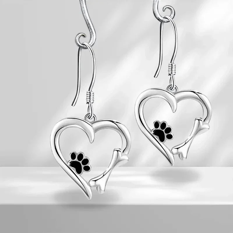 Orecchini Pendenti a Forma di Cuore con Impronta di Zampa – Gioielli in Argento Giocosi