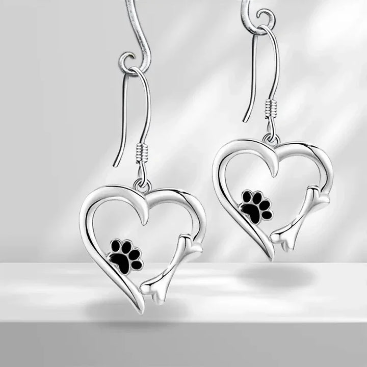 Orecchini Pendenti a Forma di Cuore con Impronta di Zampa – Gioielli in Argento Giocosi