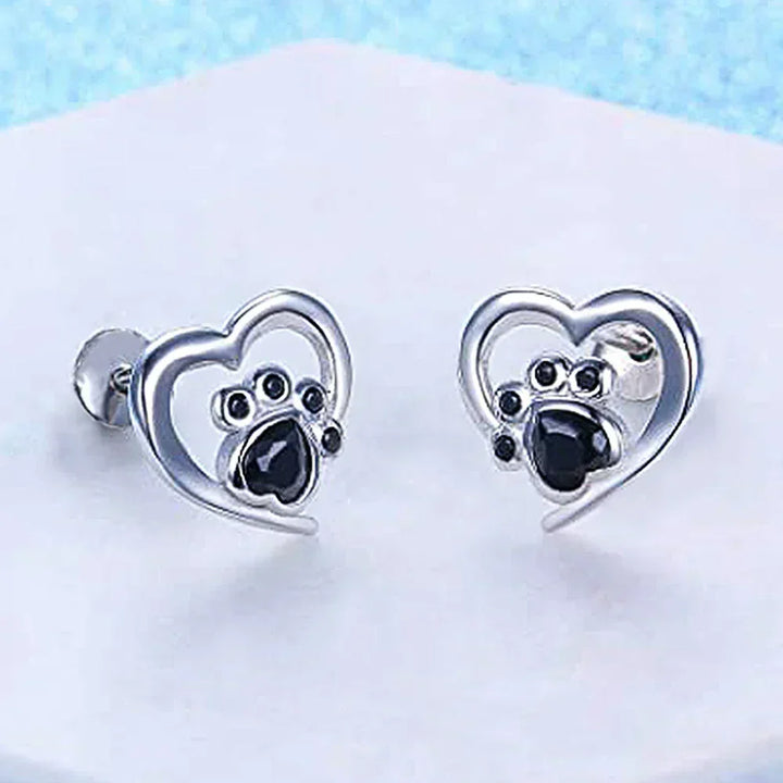Orecchini a Bottone a Forma di Cuore e Zampa – Color Argento con Cristallo Nero