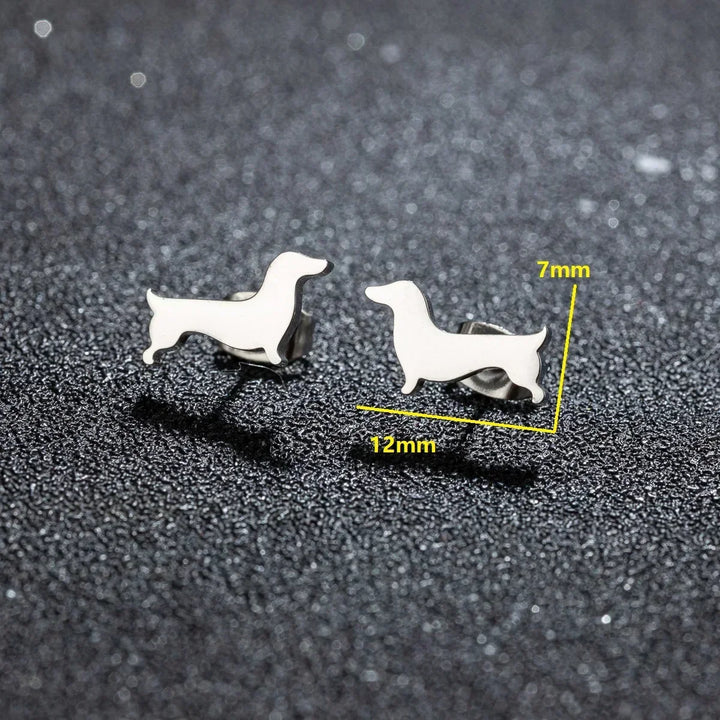 Orecchini a Chiodo con Bassotto – Orecchini Minimalisti in Metallo a Forma di Cane