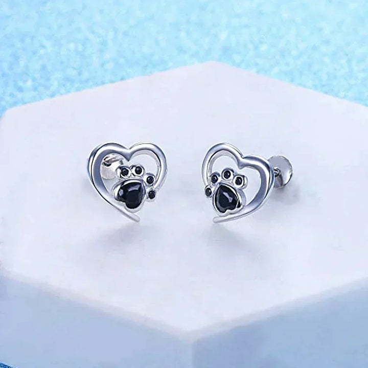 Orecchini a Bottone a Forma di Cuore e Zampa – Color Argento con Cristallo Nero