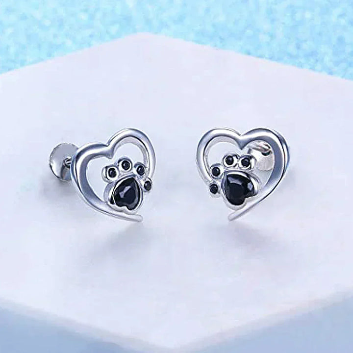 Orecchini a Bottone a Forma di Cuore e Zampa – Color Argento con Cristallo Nero