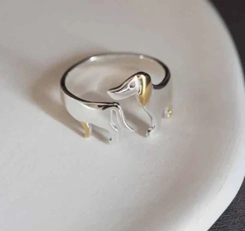 Anello Dachshund Regolabile – Gioielli Animali Fatti a Mano per Donne