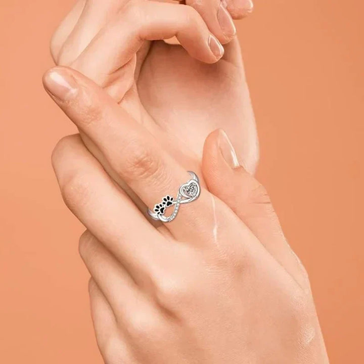 Anello con impronta di zampa e cuore in zirconia con simbolo dell'infinito
